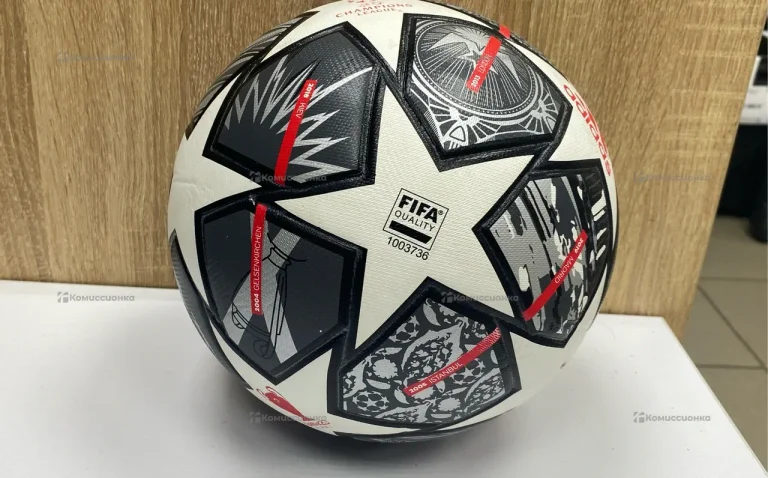 Футбольный мяч fifa adidas
