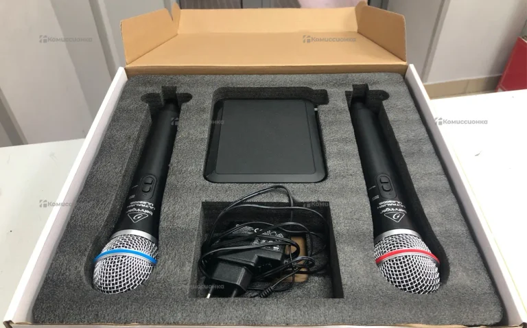 Радиосистема с двумя микрофонами  Behringer ulm30