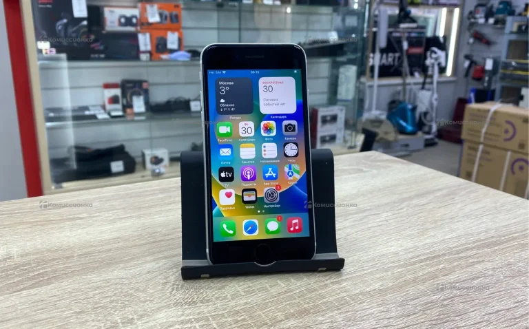 Apple iPhone SE (2020) 3/64 ГБ