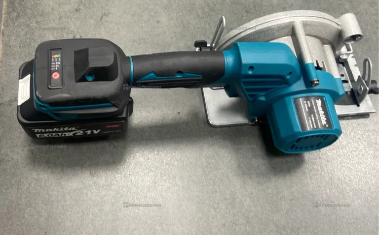 Аккумуляторная пила Makita