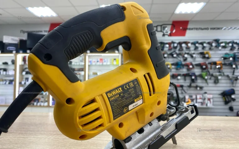 Электролобзик DeWALT DWE349