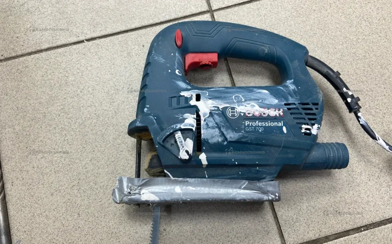 Электролобзик Bosch GST 700