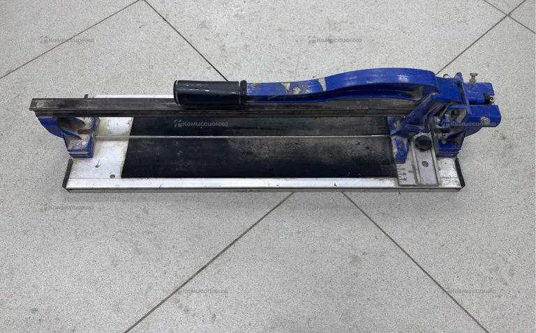 Плиткорез с синей ручкой