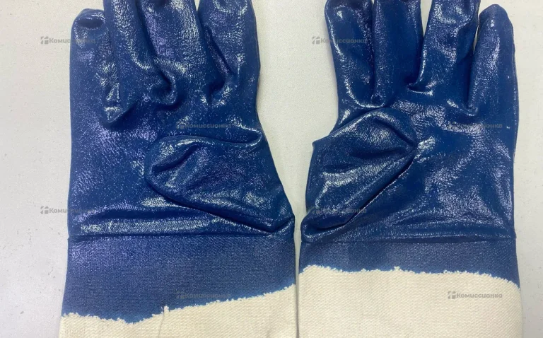 Резиновые перчатки’