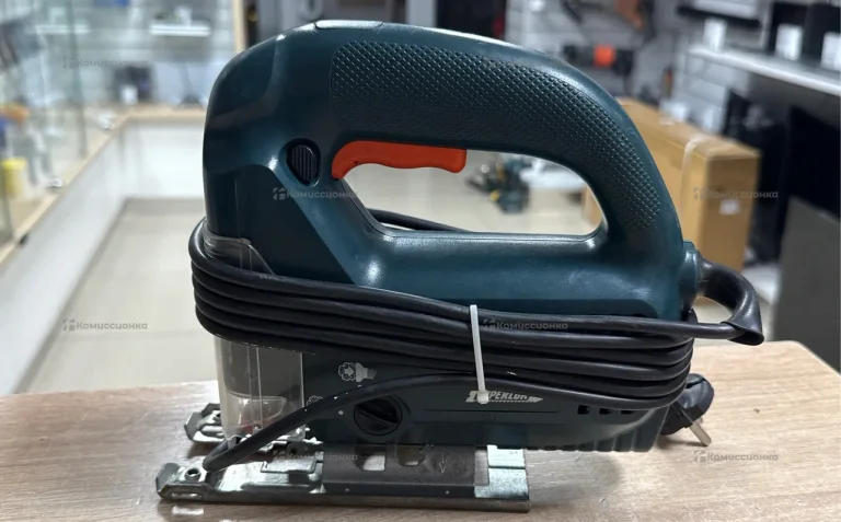 Электролобзик Black&Decker KS631