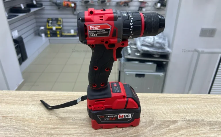 Шуруповерт Milwaukee