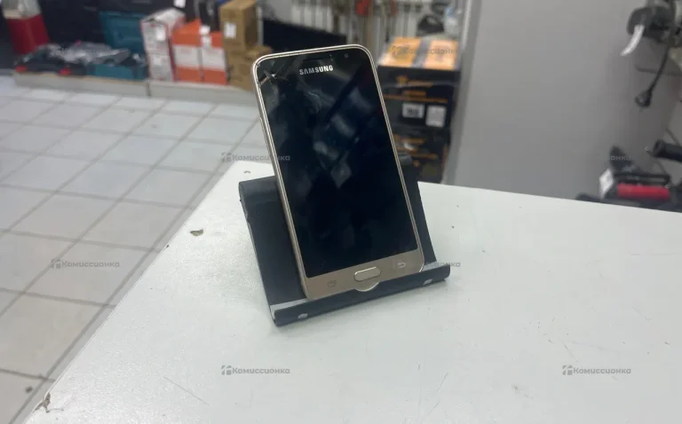 Samsung Galaxy J1 (2016) 1/8 ГБ