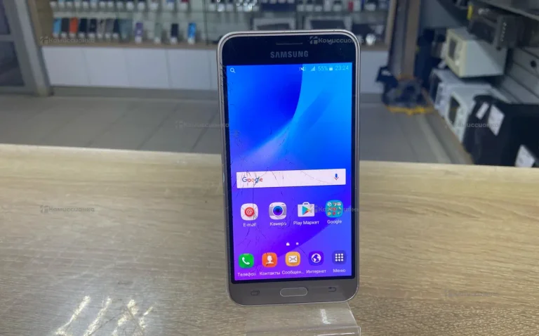 Samsung Galaxy J3 (2016) 2/16 ГБ