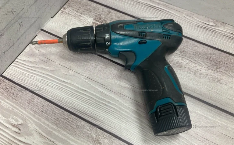 Шуруповерт Makita DR330D