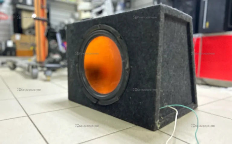 Сабвуфер  jbl