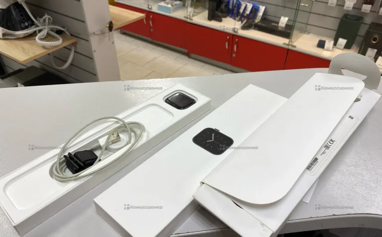 Часы  Apple Watch Series 6 40