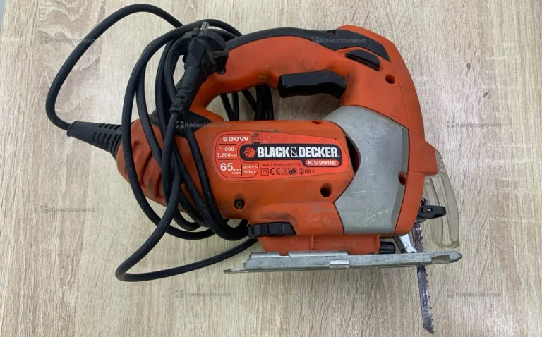 Лобзик Black decker ks999e