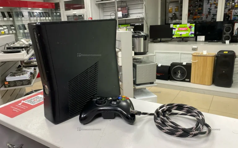 Приставка Xbox 360s.