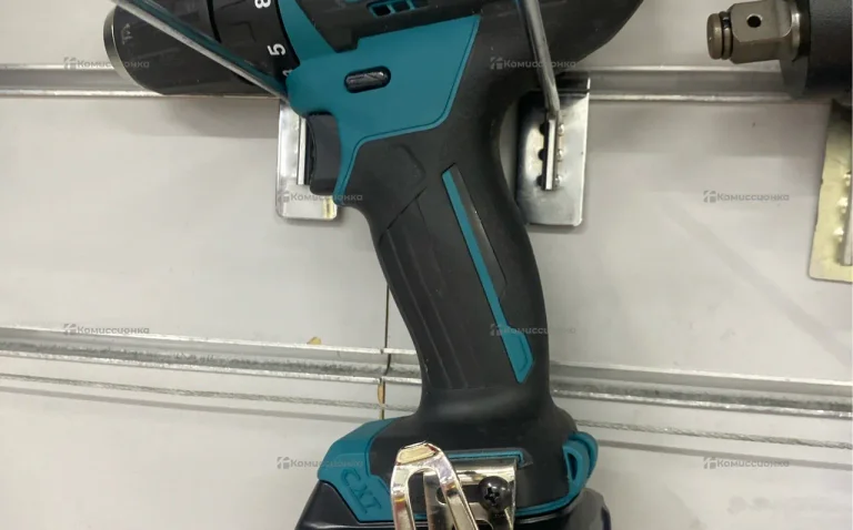 Аккумуляторная дрель-шуруповерт Makita DF333D