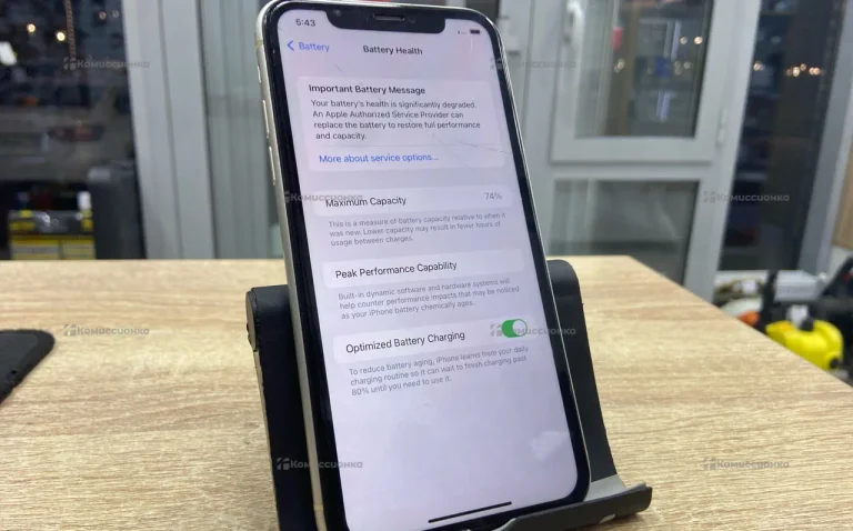 Apple iPhone 11 4/128 ГБ, коцки по граням