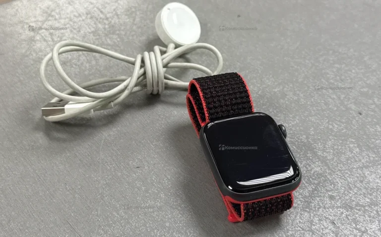 Часы  Apple Watch Series 4 44mm