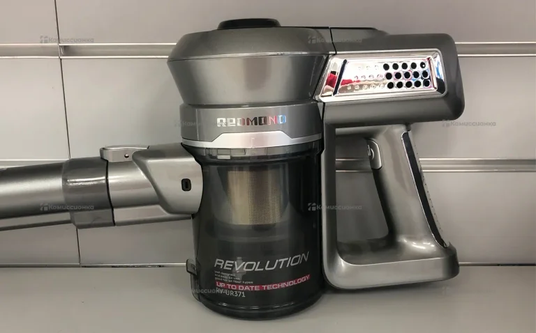 Пылесос Redmond UR371