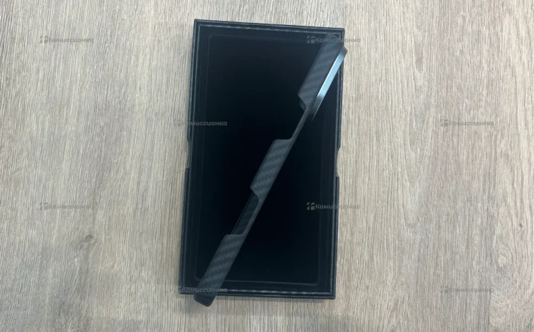 Чехол FC Карбон для Iphone 16 Pro Max - Лесенка