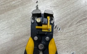 Купить Инструмент для зачистки проводов б/у , в Саратов Цена:400рублей