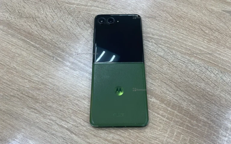 Motorola Razr 50 Ultra 12/256 ГБ