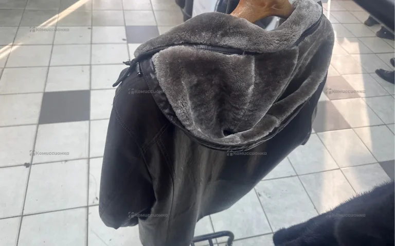 Кожанка зимняя с капюшоном Shengdeya 60 размер