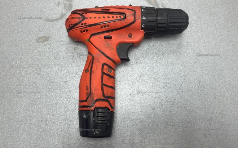 Шуруповерт оранжевый