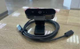Веб камера Logitech brio