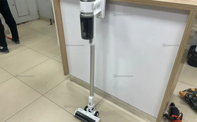 Вертикальный пылесос Hisense HVC6134W