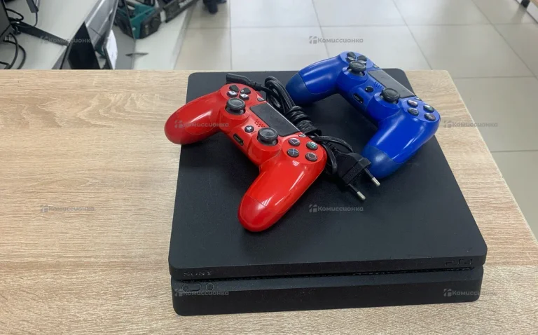 Приставка PS4 slim 500Gb +2 джойстика