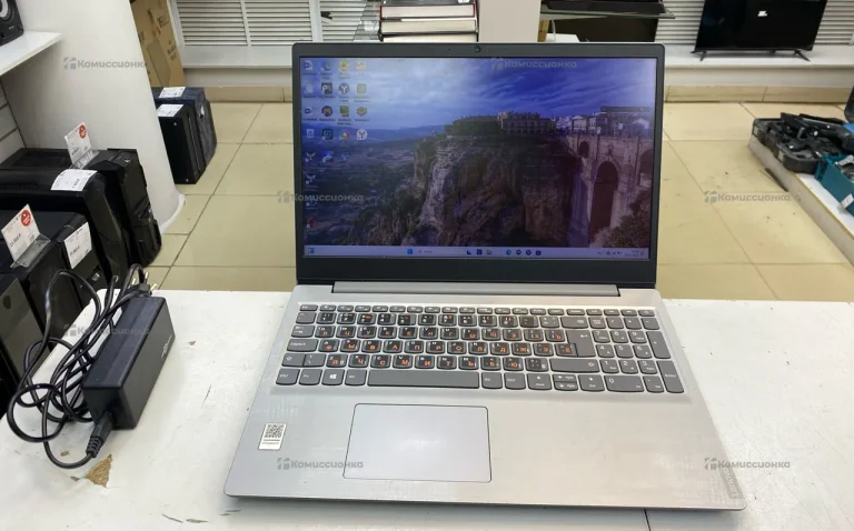 Ноутбук  Lenovo  81MV
