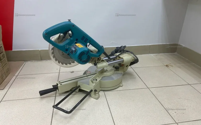 Торцовочная пила makita LS0714