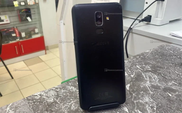 Samsung Galaxy J8 3/32 ГБ