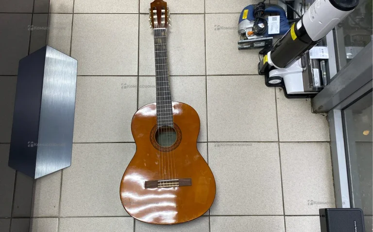 Гитара Yamaha C40