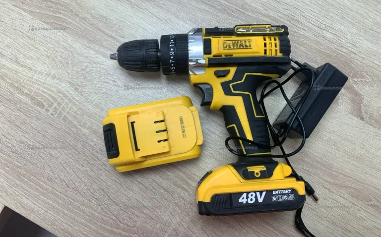 аккумуляторный шуруповерт Dewalt