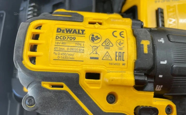 Аккумуляторная ударная дрель-шуруповерт DeWALT DCD