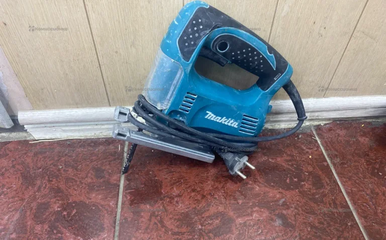 Лобзик Makita 4329