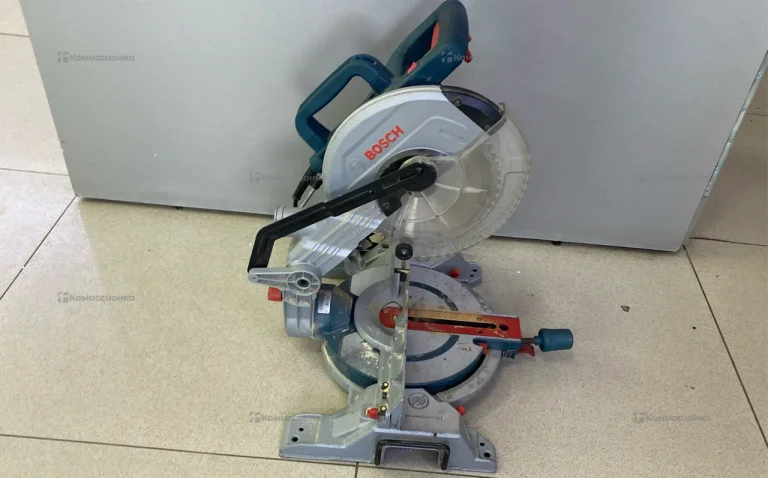 Торцовая пила Bosch GCM 216