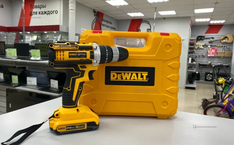 Дрель-шуруповерт Dewalt 21V