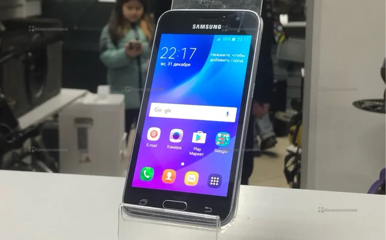 Samsung Galaxy J1 (2016) 1/8 ГБ