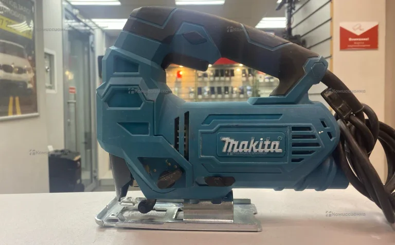 Электролобзик Makita 7002