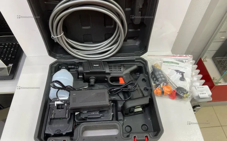 Аккумуляторная мойка Makita