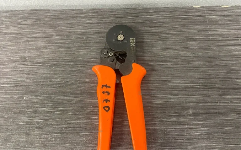 Клещи для обжима IEK KO-08E
