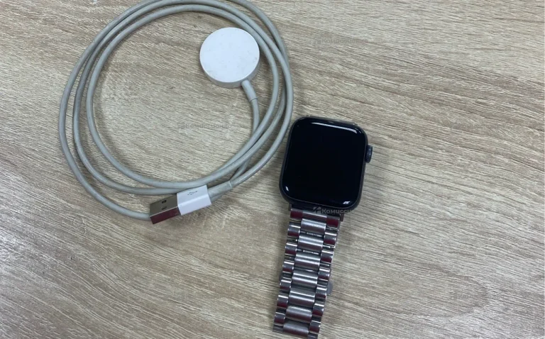 Часы  Apple Watch SE