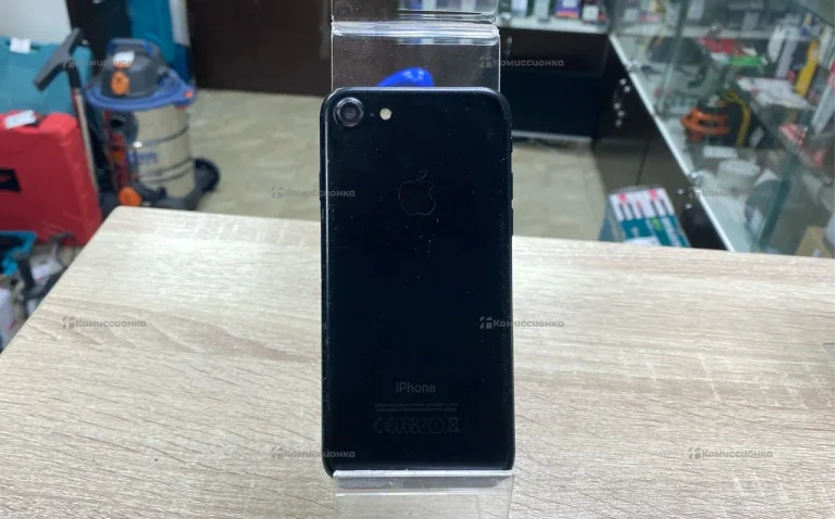 Apple iPhone 7 32 ГБ.