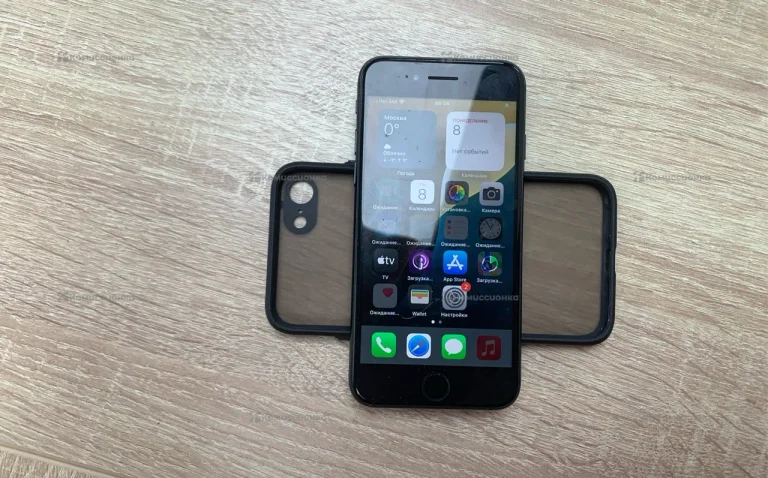 Apple iPhone SE (2020) 3/64 ГБ