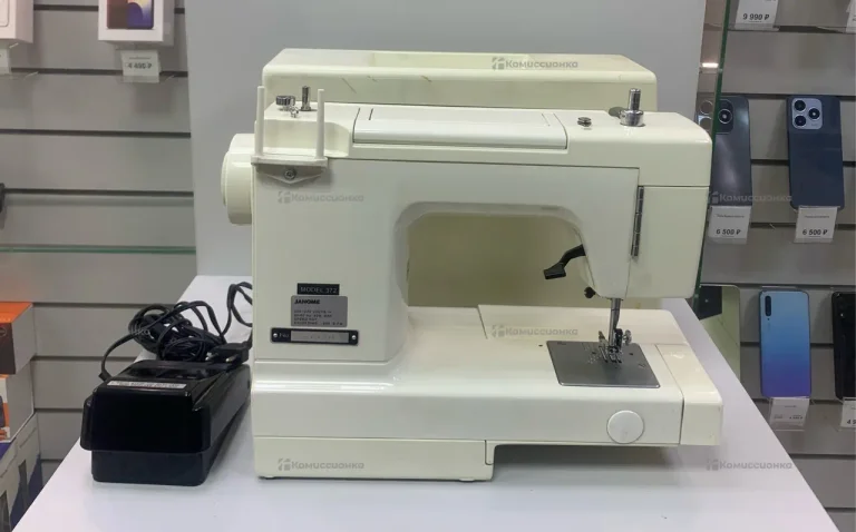 Швейная машина  janome 372