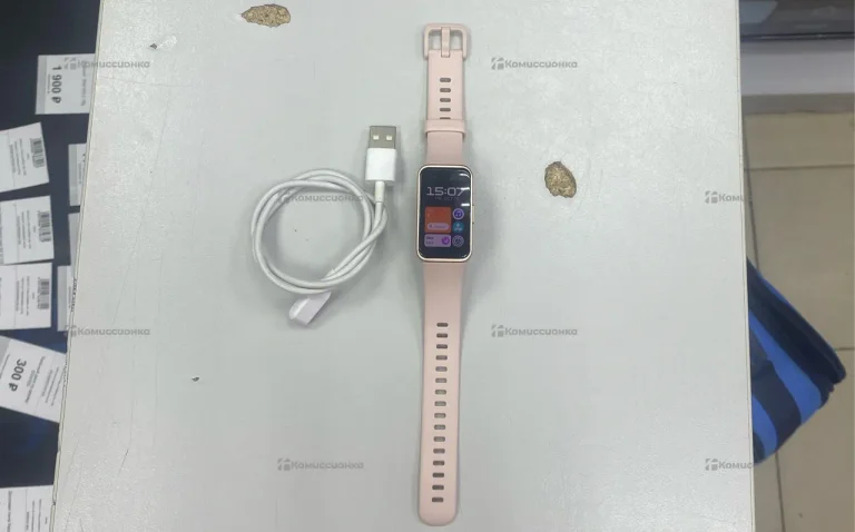 Часы  HUAWEI Band 8