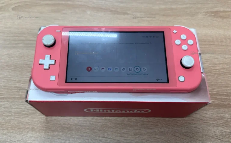 Приставка Nintendo Switch lite.