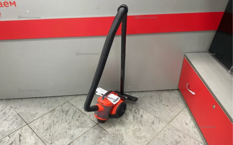 Пылесос StarWind 1400w