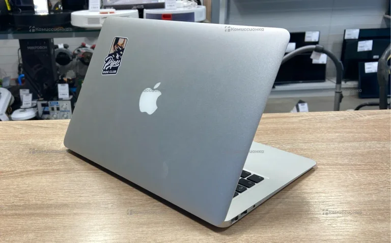 Ноутбук  MacBook Air (13-inch Mid 2011)